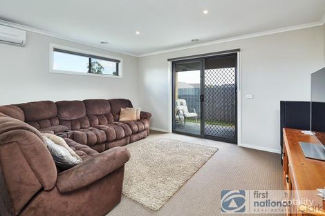 Property photo of 34 Summerhill Boulevard Drouin VIC 3818