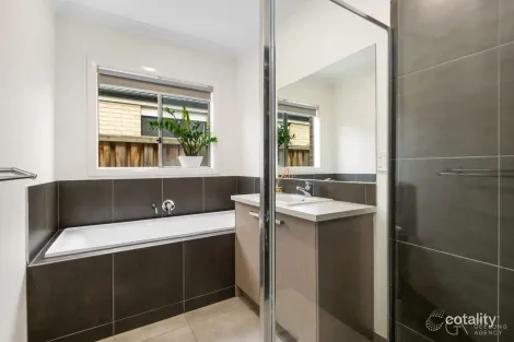 Property photo of 22 Concorde Street Mount Duneed VIC 3217