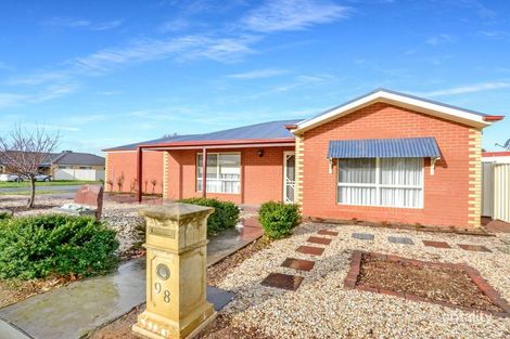 98 Myrtle Rd, Ascot, VIC 3551