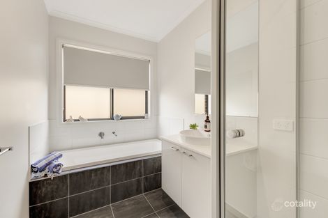 Property photo of 16 Newbery Chase Yea VIC 3717