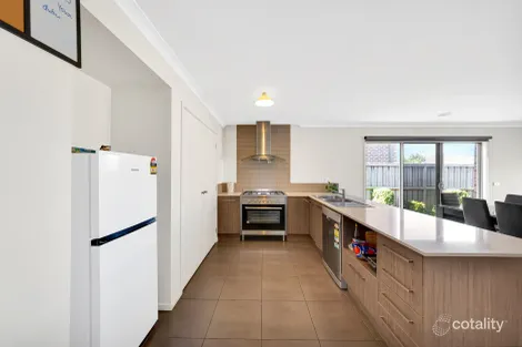 Property photo of 19 Reveille Way Mickleham VIC 3064