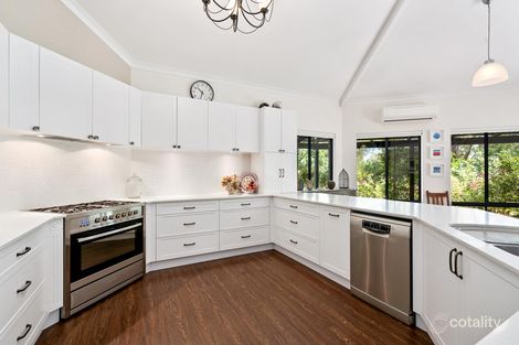 Property photo of 8 Clipson Crescent Mundaring WA 6073