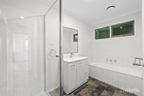 Property photo of 17 Broome Crescent Cranbourne North VIC 3977