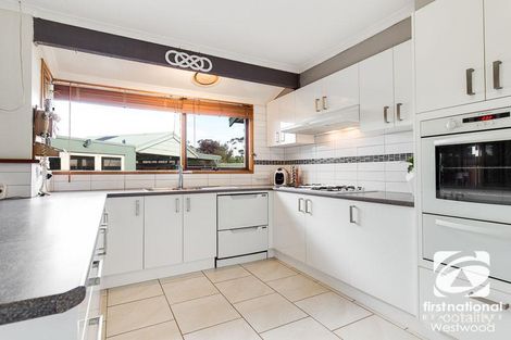 Property photo of 10 Tasman Place Wyndham Vale VIC 3024