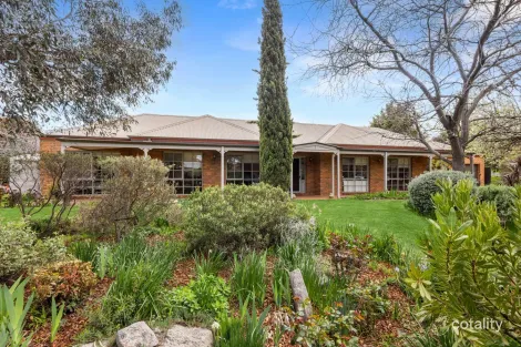 1 Sunrise Ct, Strathdale, VIC 3550