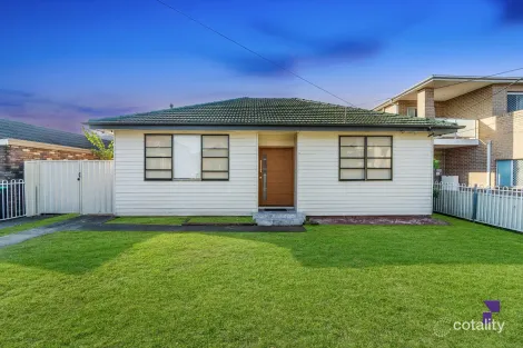 Property photo of 4 Omega Place Greenacre NSW 2190
