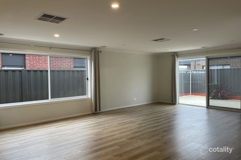 Property photo of 10 Sandygate Circuit Strathtulloh VIC 3338