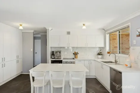 Property photo of 18 Coraki Close Ourimbah NSW 2258