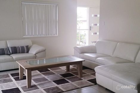 Property photo of 28 Careel Close Helensvale QLD 4212