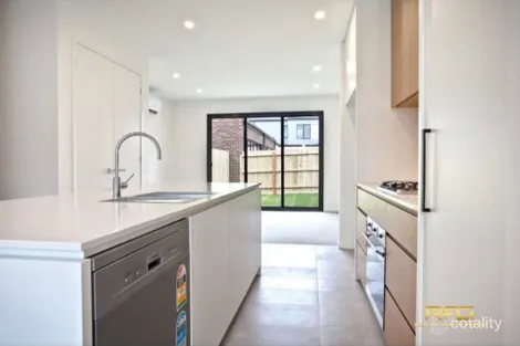 Property photo of 28 Teague Crescent Braybrook VIC 3019