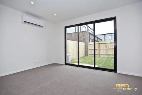 Property photo of 28 Teague Crescent Braybrook VIC 3019