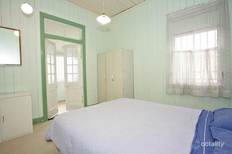 Property photo of 66 Linton Street Kangaroo Point QLD 4169