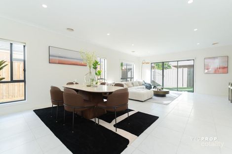 Property photo of 43 Stoneleigh Circuit Williams Landing VIC 3027