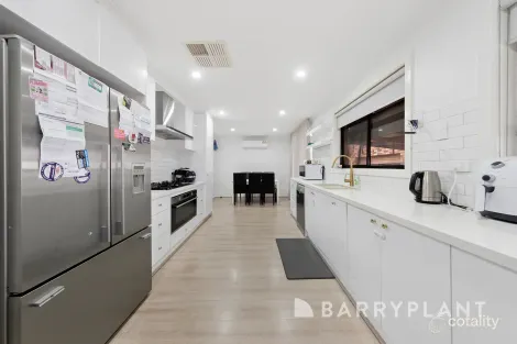 Property photo of 102 Tamar Drive Deer Park VIC 3023