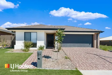 13 WILLUNGA ST, GLEDSWOOD HILLS, NSW 2557