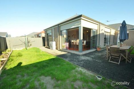 Property photo of 22 Dempster Drive Craigieburn VIC 3064