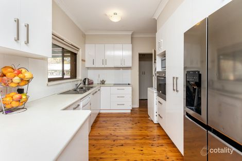 Property photo of 33 Marama Parade Mount Austin NSW 2650