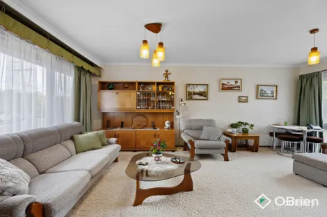 Property photo of 19 Inglenook Crescent Frankston VIC 3199