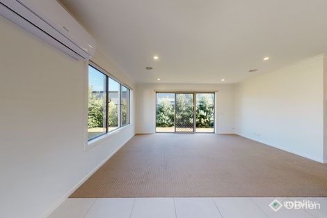 Property photo of 19 Freiberger Grove Clyde North VIC 3978