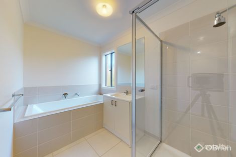 Property photo of 19 Freiberger Grove Clyde North VIC 3978
