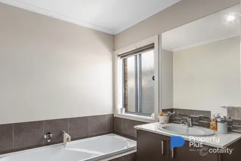 Property photo of 81 Greenfield Drive Epsom VIC 3551
