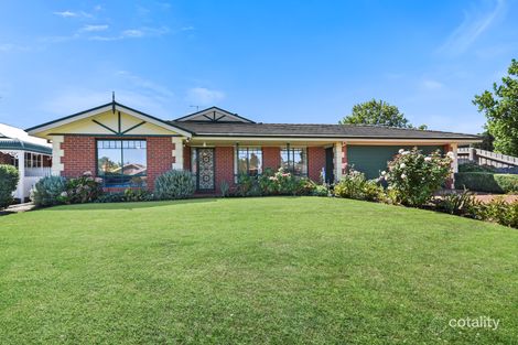 Property photo of 18 Edrington Park Drive Berwick VIC 3806