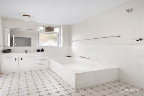 Property photo of 2/240 Wattletree Road Malvern VIC 3144