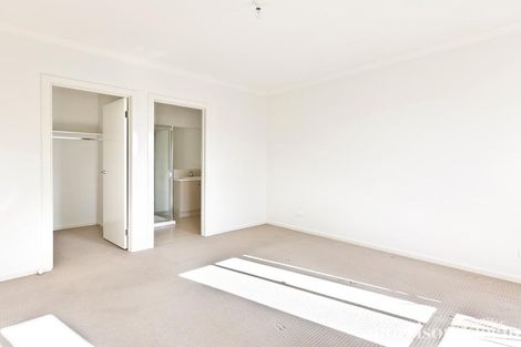 Property photo of 23 Laurimar Boulevard Doreen VIC 3754