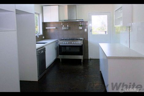 Property photo of 8 Tracey Street Kenmore QLD 4069