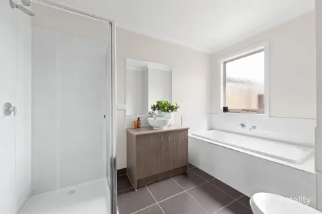 Property photo of 36 Mapleton Boulevard Melton South VIC 3338