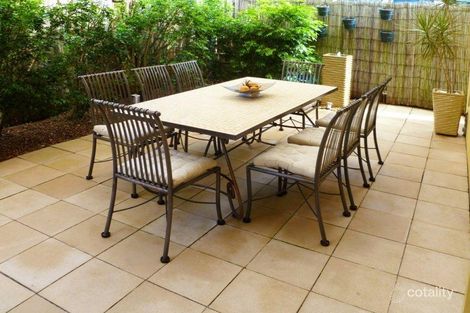 8/38-40 Robert St, Labrador, QLD 4215