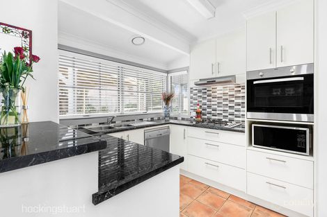 Property photo of 2 Bexley Close Werribee VIC 3030