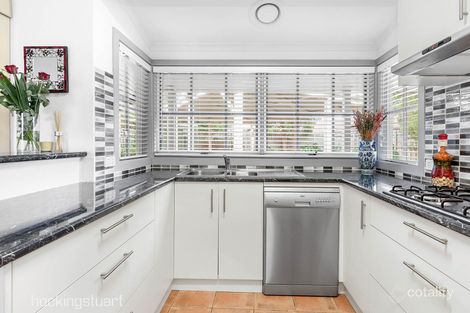 Property photo of 2 Bexley Close Werribee VIC 3030