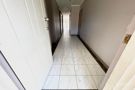 Property photo of 4 Tamborine Way Caroline Springs VIC 3023