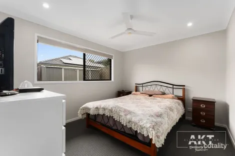 Property photo of 11 Sienna Circuit Yarrabilba QLD 4207