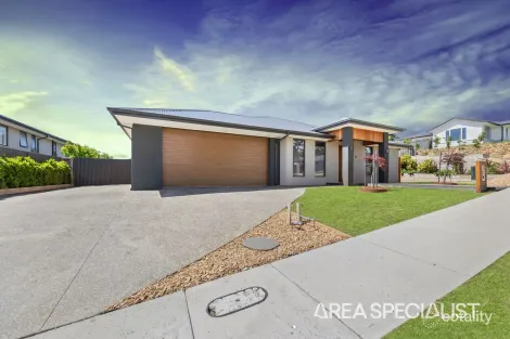 54 Studd Rd, Pakenham, VIC 3810