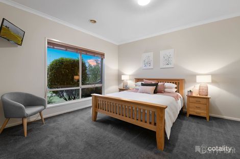 Property photo of 18 Whiteley Way Pakenham VIC 3810