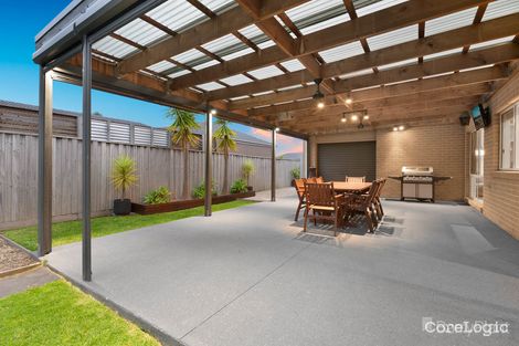 Property photo of 18 Whiteley Way Pakenham VIC 3810