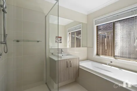 Property photo of 2 Shoal Circuit Doreen VIC 3754