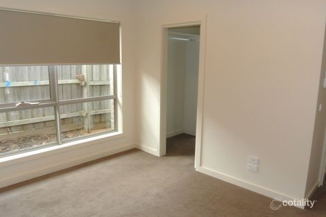 Property photo of 8 Pomeranian Lane Hallam VIC 3803