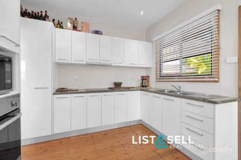 Property photo of 8 Wattle Avenue Macquarie Fields NSW 2564