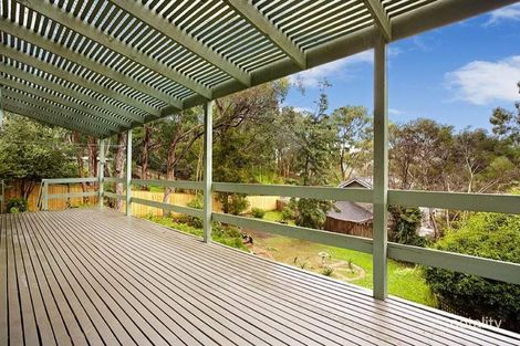 Property photo of 15 Somerleigh Crescent Greensborough VIC 3088