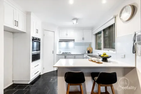 Property photo of 38 Balmoral Circuit Eltham VIC 3095