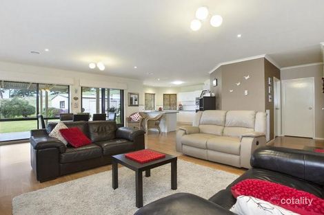 Property photo of 10 Tingara Close San Remo VIC 3925