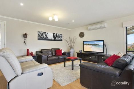Property photo of 10 Tingara Close San Remo VIC 3925