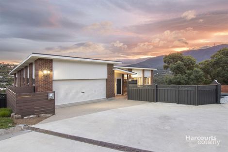 5 Hutchinson Pl, West Hobart, TAS 7000