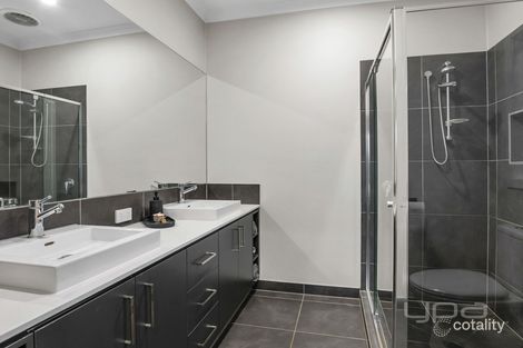 Property photo of 10 Jade Crescent Cobblebank VIC 3338