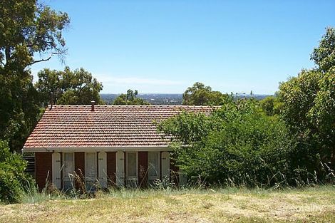 29 Carrick Rd, Mount Richon, WA 6112