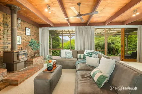 6 Devon St, Warburton, VIC 3799