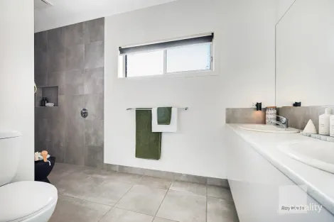 Property photo of 19 Greenhaven Drive Greenvale VIC 3059